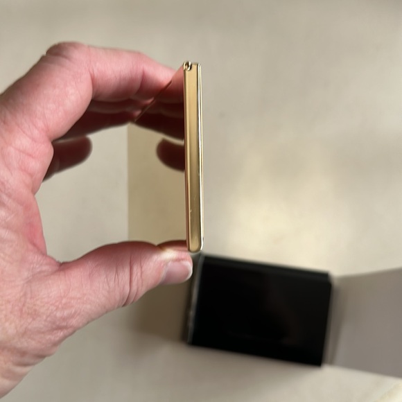 YSL New Gold Card holder w/ YSL box Giftable beautiful flawlesss Authentic - Picture 4 of 9